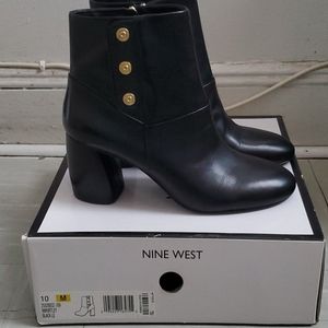 NINE WEST BLACK LEATHER GOLD BUTTONS BOOTIES